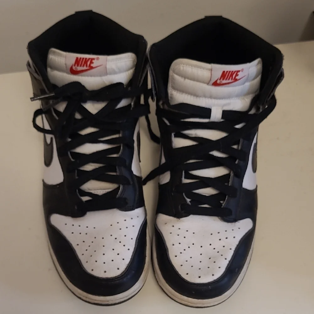 Nike Black and White Sneakers - Picture 8 of 13